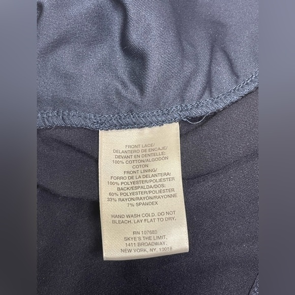 Front lace top - Picture 3 of 8